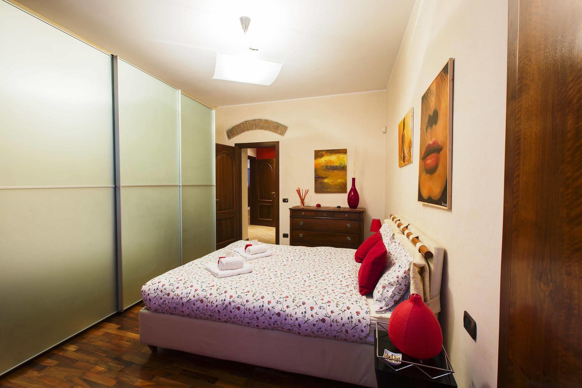 La Rosa Scarlatta Apartment *